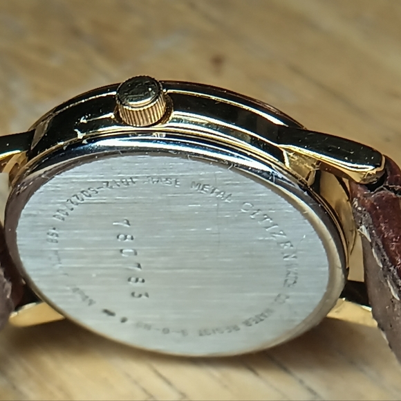 X Citizen 3 hand movement, with date, gold case 24mm Roman numerals around bezel - Picture 7 of 11